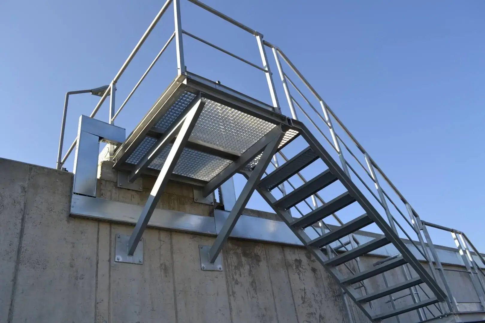 Лестничные конструкции и площадки обслуживания 4