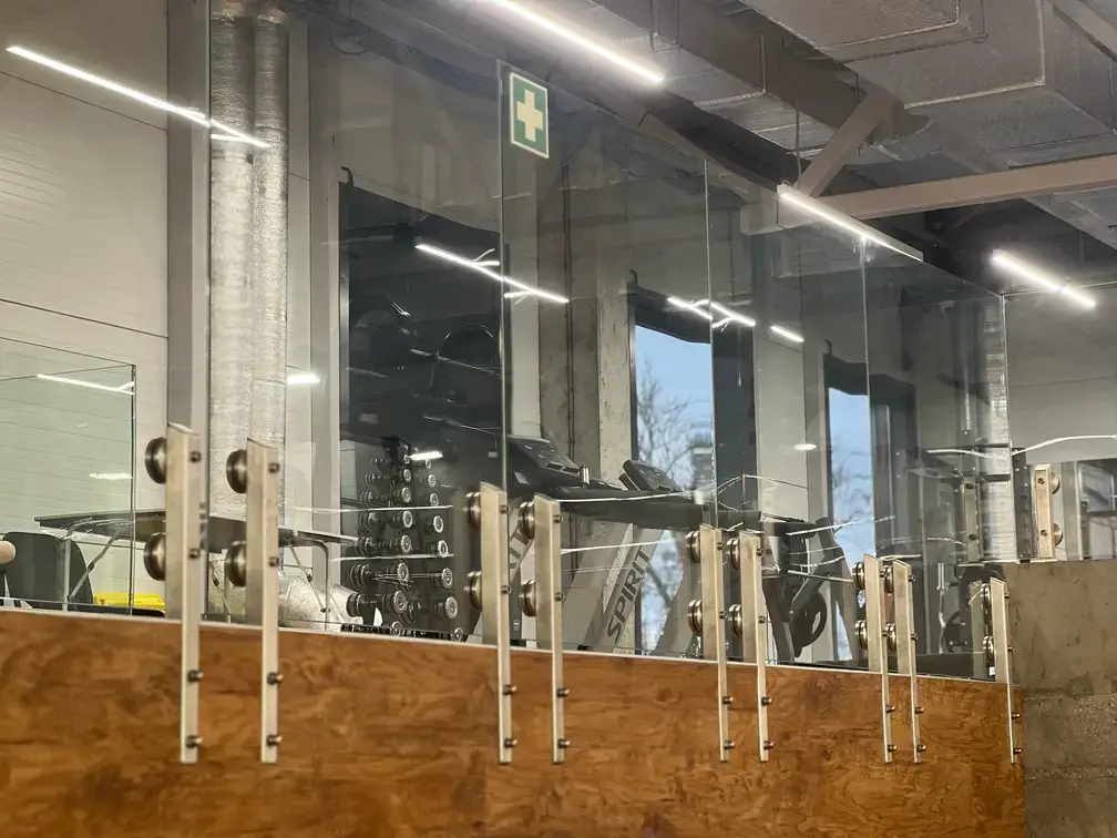 Балконные ограждения из стекла