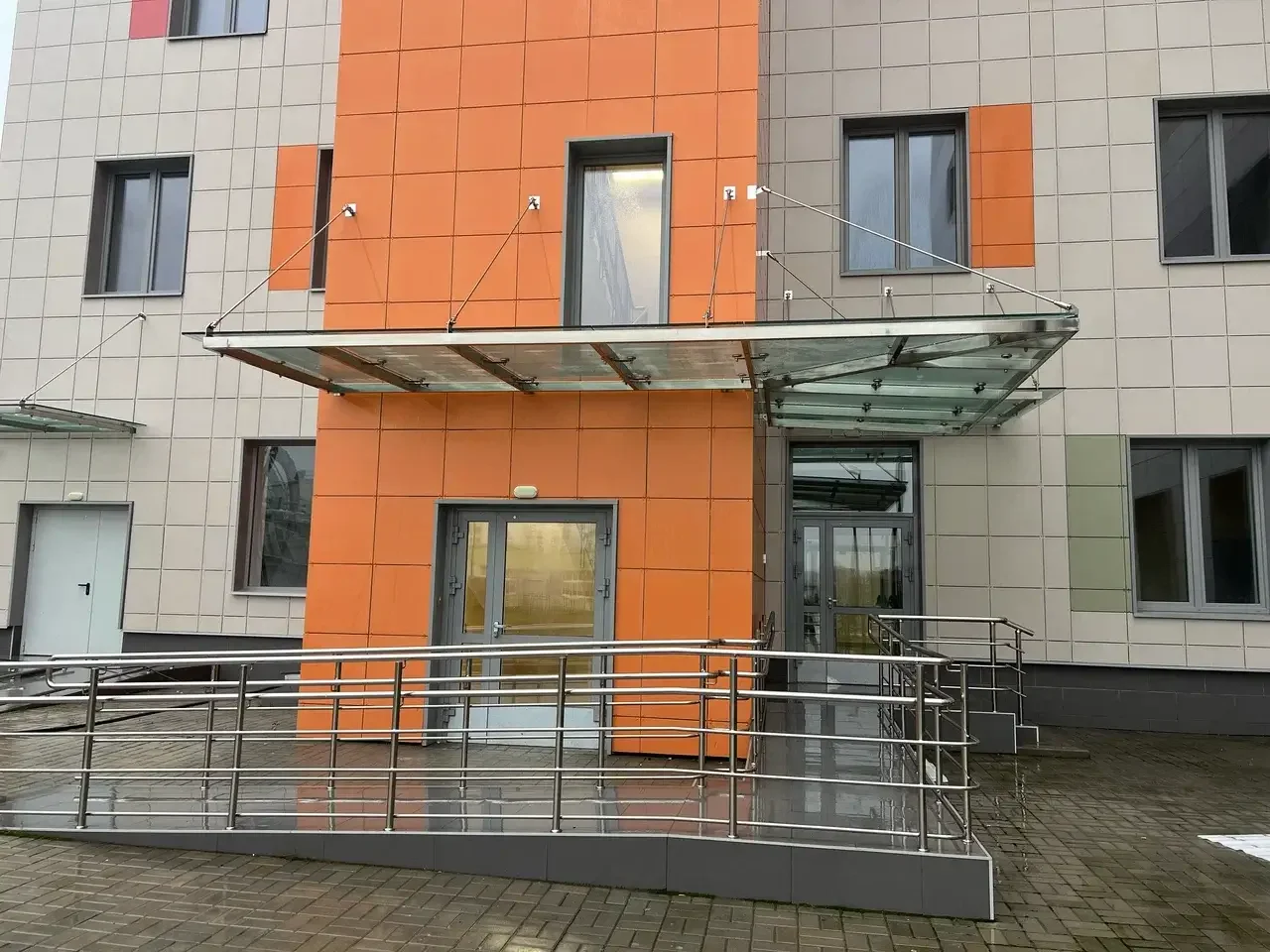 Козырьки из нержавеющей стали и стекла