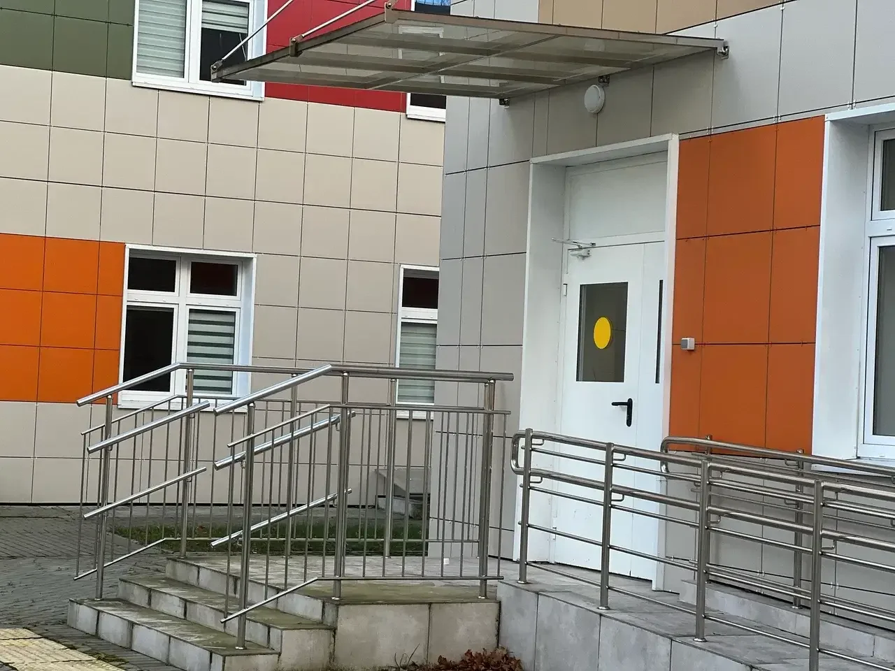 Козырьки из нержавеющей стали и стекла