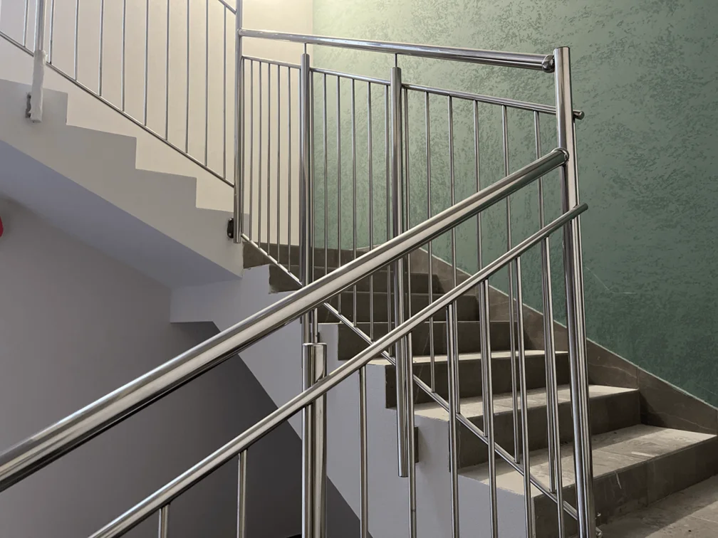 Лестничные ограждения для жилых комплексов и многоквартирных домов