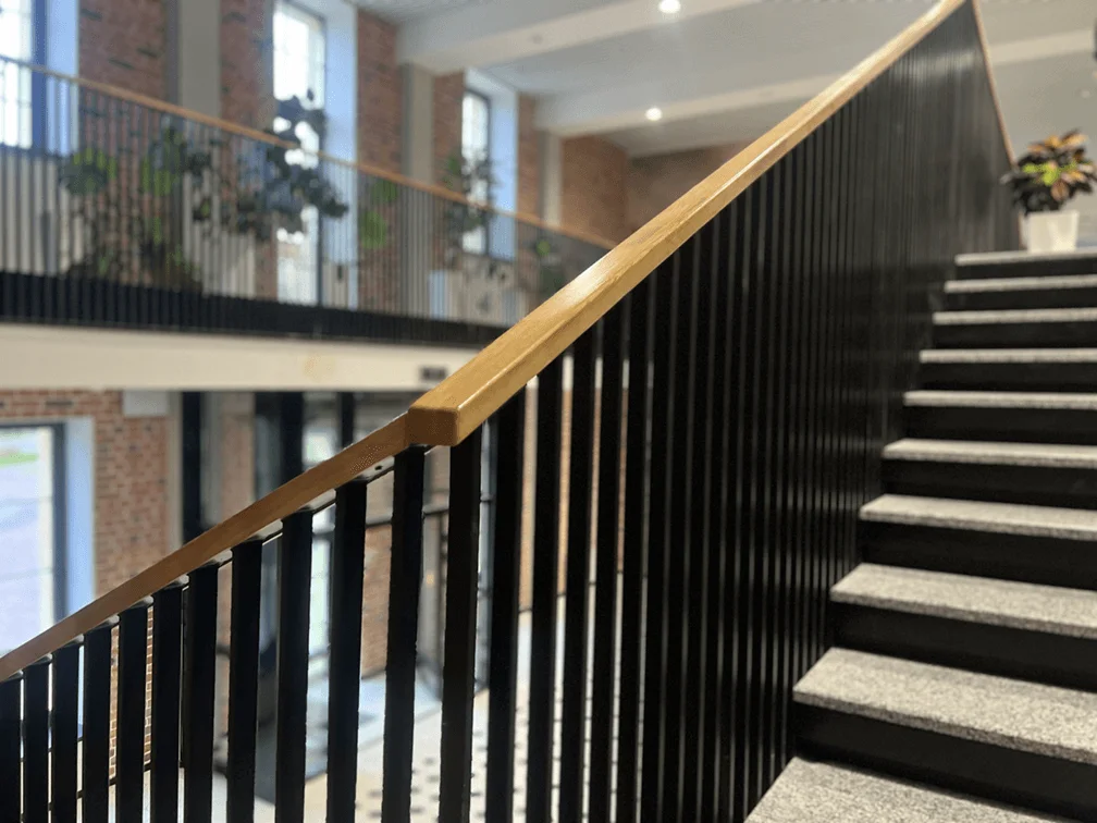 Лестничные ограждения из черного металла — 1