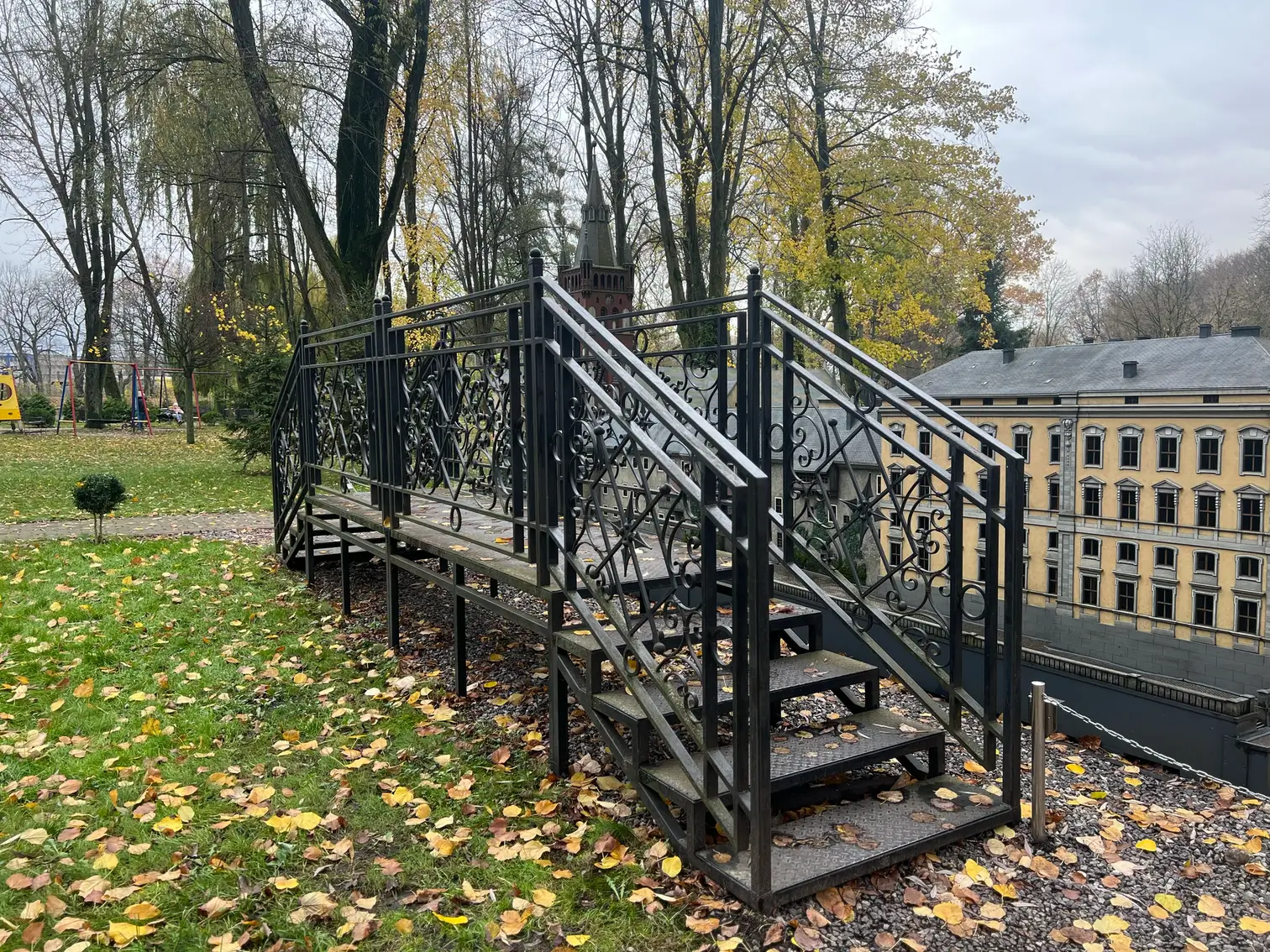 Лестничные ограждения из черного металла — 2