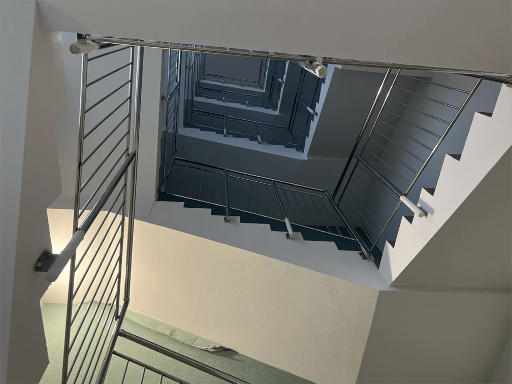 Лестничные ограждения из нержавеющей стали для жилых комплексов и многоквартирных домов
