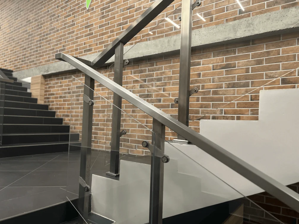Лестничные ограждения из стекла