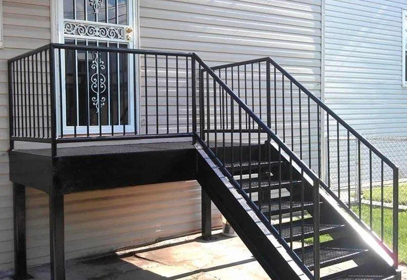 Ограждения входной группы из черного металла