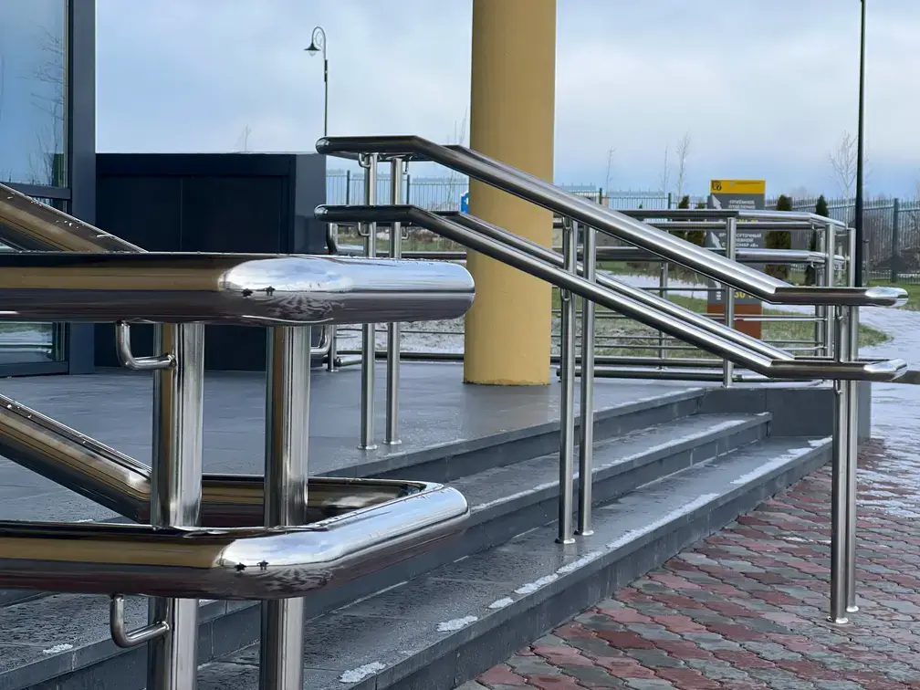 Ограждения входной группы из нержавеющей стали