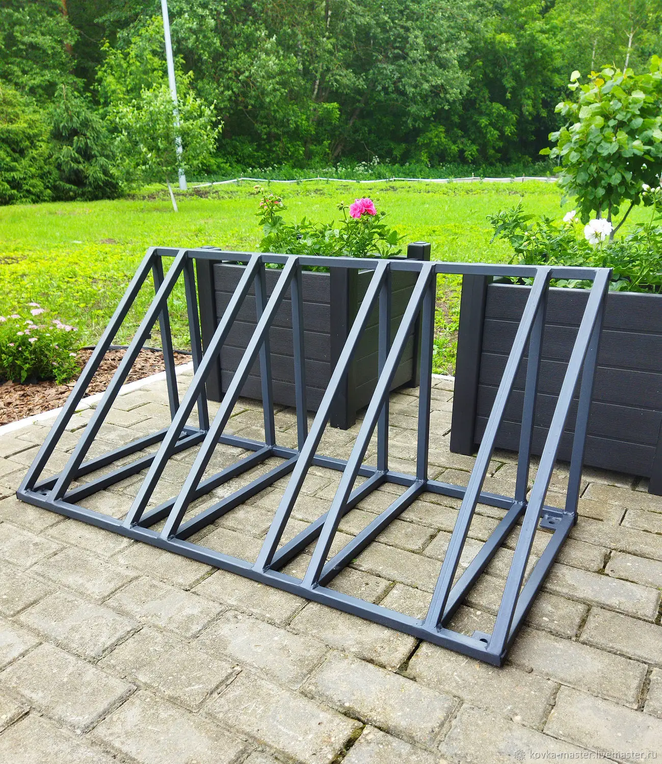 Велопарковки из черного металла