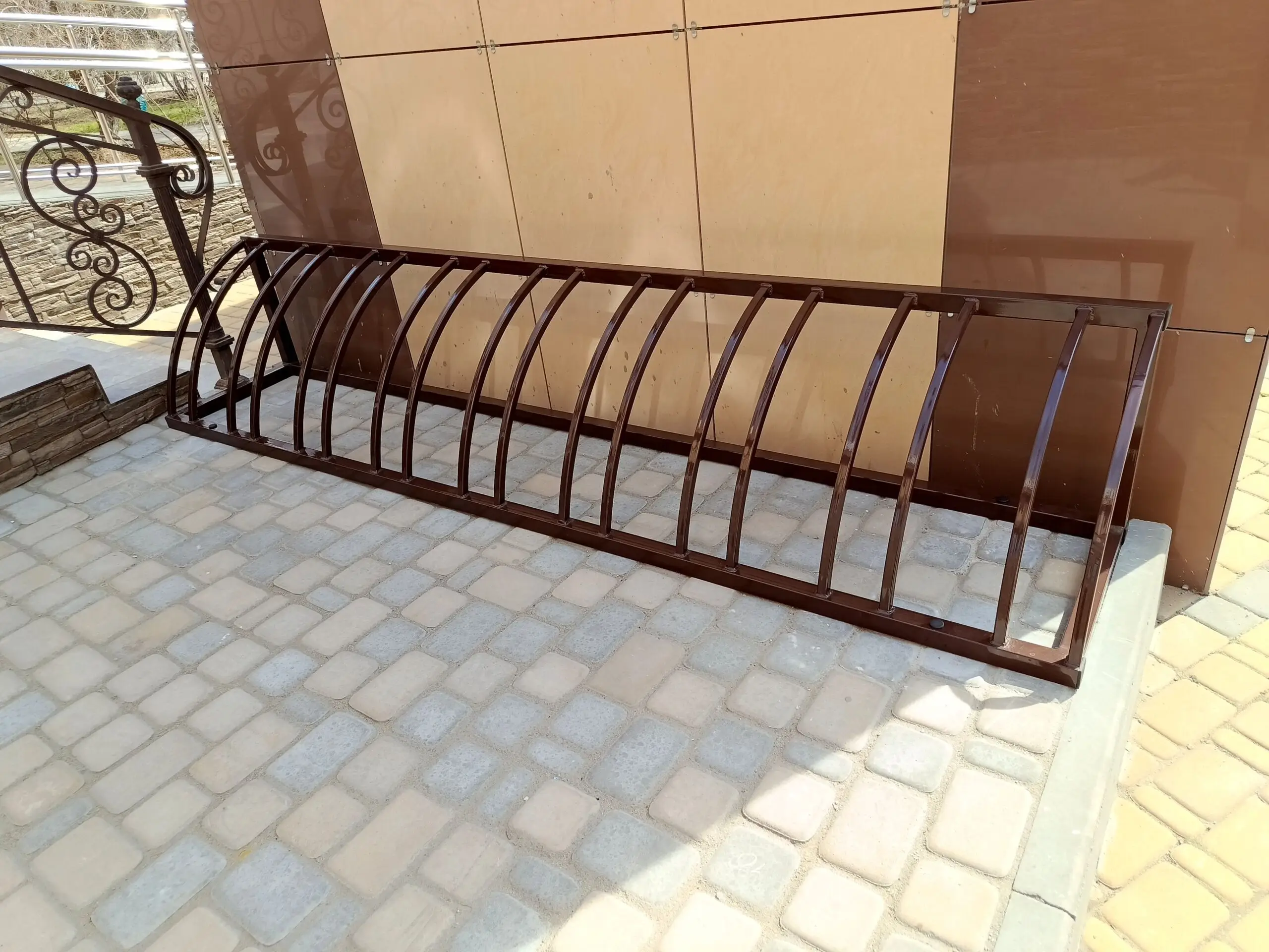 Велопарковки из черного металла